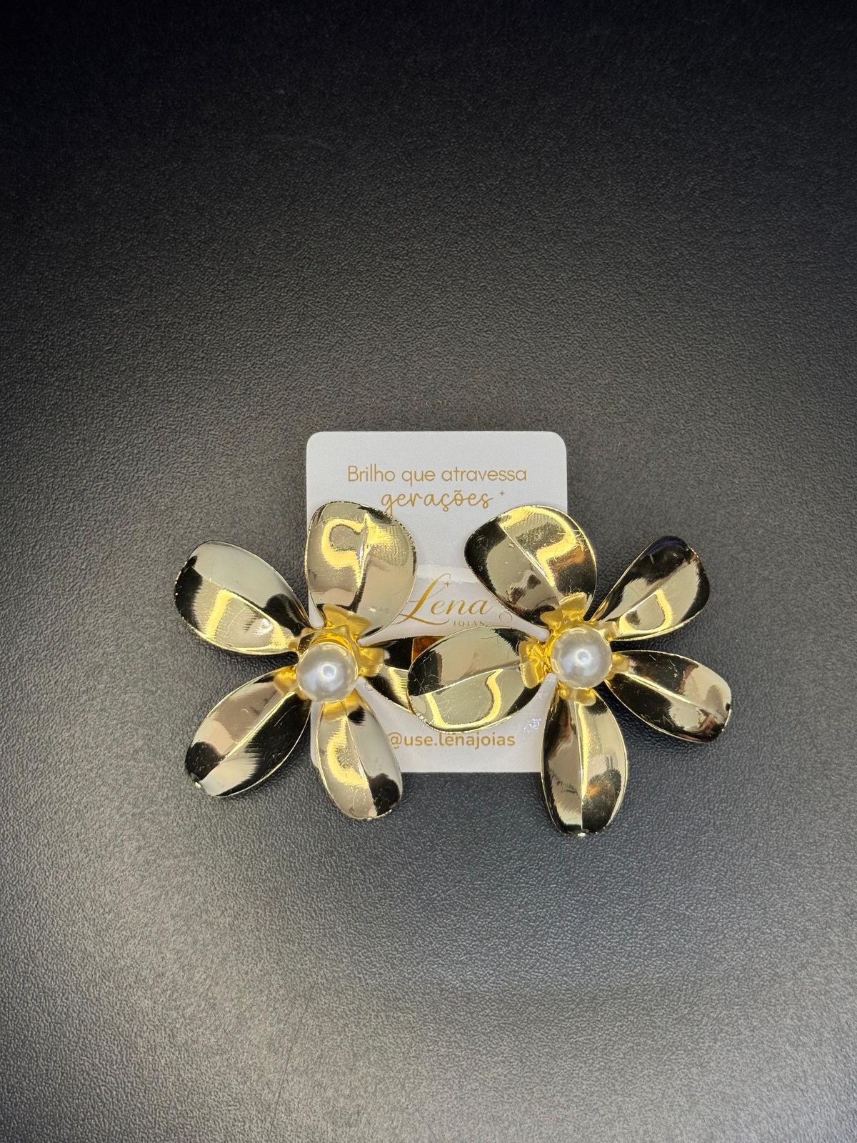 brinco orgânico de flor